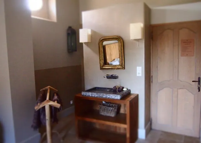 La Maison Des Collines Guest house