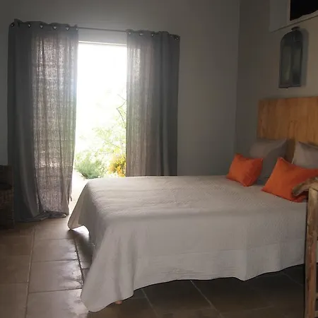 La Maison Des Collines Гостевой дом Альмань-ан-Прованс